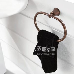 Read more about the article 衛浴鍍色風格推薦：金色系列與復古古銅色精品選輯